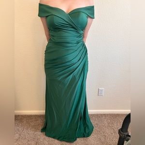 ladivine by cinderella divine green off the shoulder dress size 12